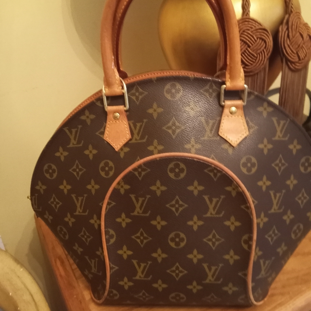Authentic Louis vuitton